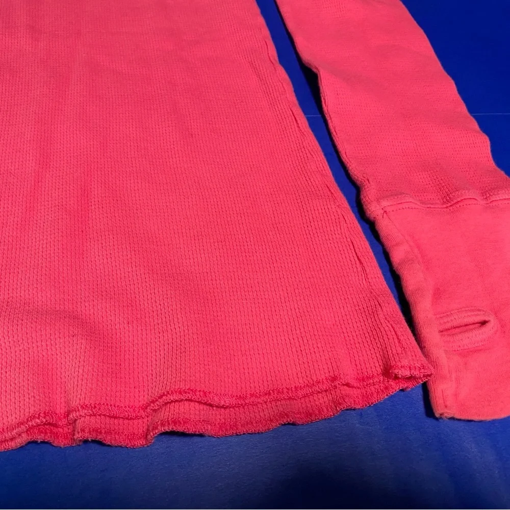 dELiA*s Y2K Long Sleeve Thermal Pink Tee with Thumb Holes Size L - Picture 3 of 5